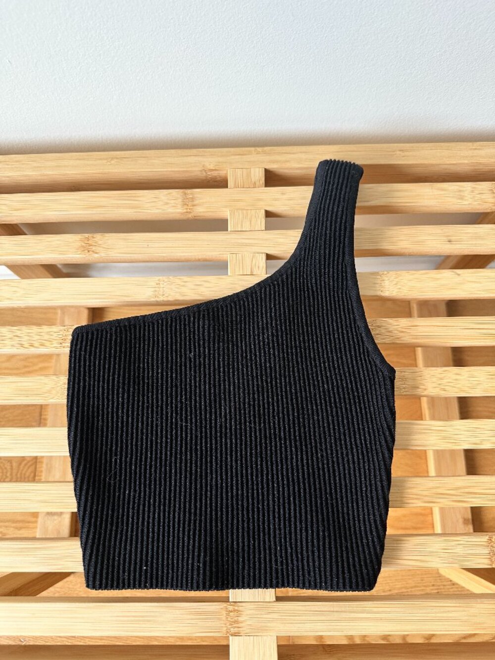Aritzia Babaton Sculpt Knit Black One Shoulder Crop Top